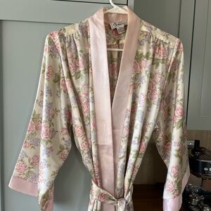 Slinky, pretty, polyester floral robe. Size small